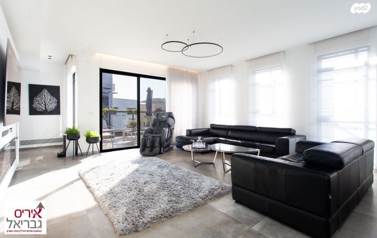 גג/ פנטהאוז, מתחם גרינברג, הוד השרון