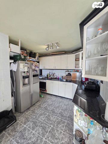 דירה, אלברט קיוסו, תל אביב יפו