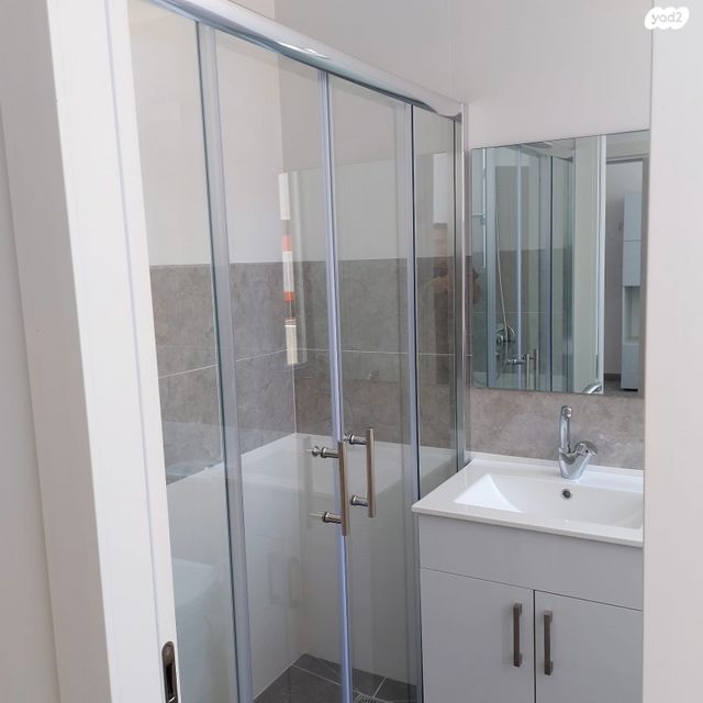 דירה, יצחק שדה 34, מונטיפיורי, הרכבת, תל אביב יפו