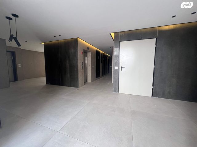 דירה, חיים הרצוג, פסגות אפק, ראש העין