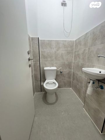 דירה, חיים הרצוג, פסגות אפק, ראש העין