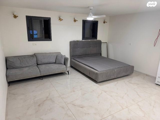 דירת גן, הזית, נווה זיו