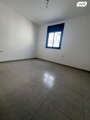 דירה, חיים הרצוג, פסגות אפק, ראש העין