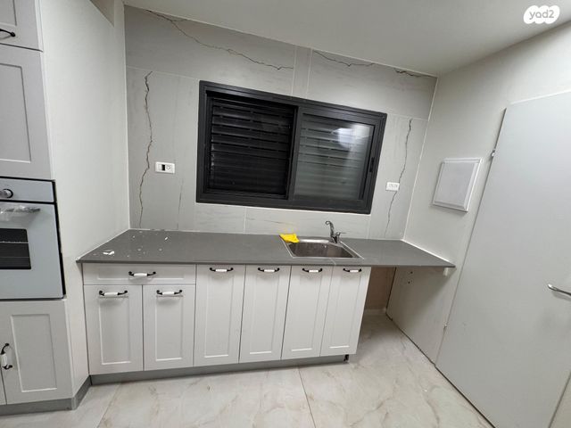 דירת גן, הזית, נווה זיו