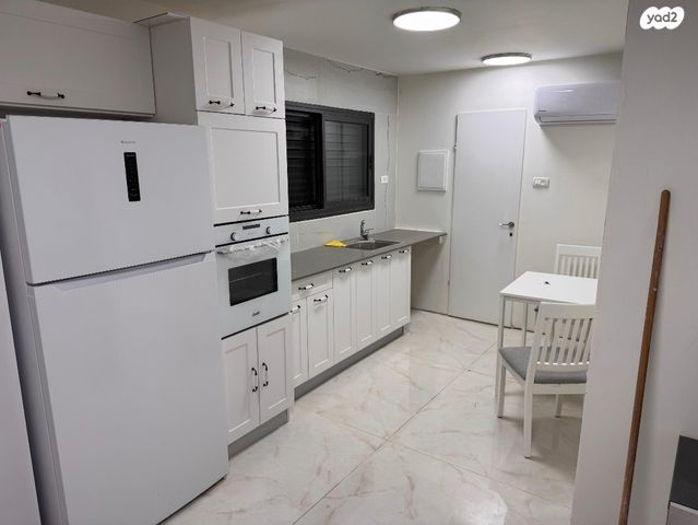 דירת גן, הזית, נווה זיו