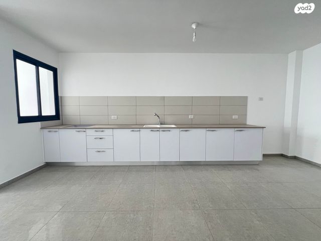 דירה, חיים הרצוג, פסגות אפק, ראש העין