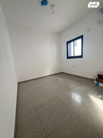 דירה, חיים הרצוג, פסגות אפק, ראש העין