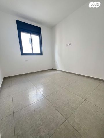 דירה, חיים הרצוג, פסגות אפק, ראש העין