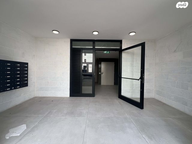 דירה, חיים הרצוג, פסגות אפק, ראש העין