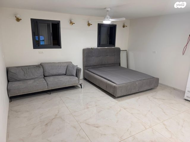 דירת גן, הזית, נווה זיו