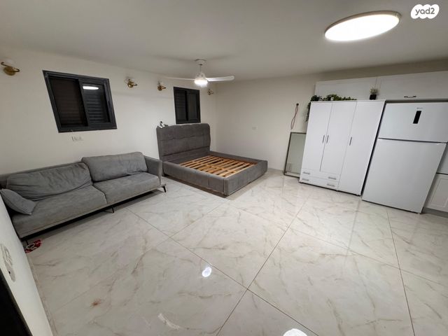 דירת גן, הזית, נווה זיו