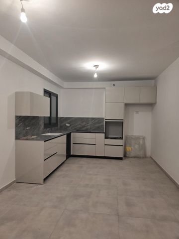 דירה, דולפין 2, גלי כרמל, טירת כרמל