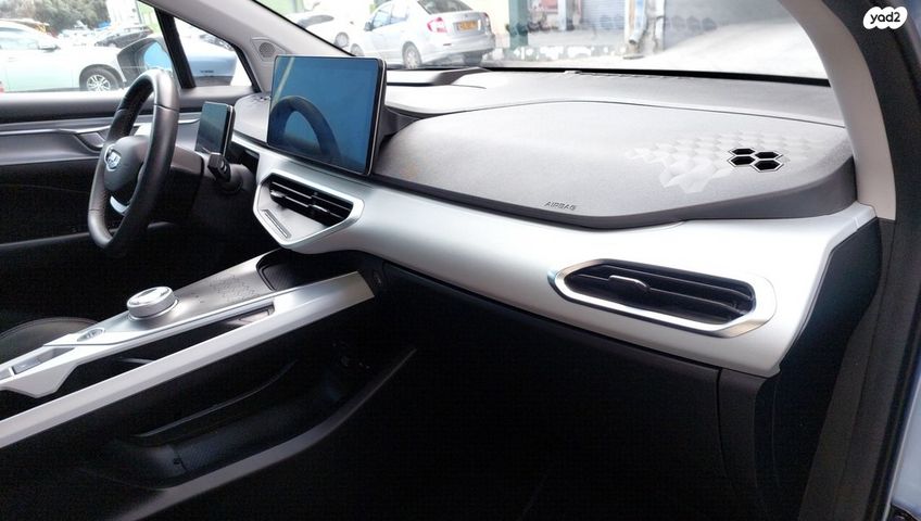 מודעת רכב ג׳ילי Geometry C