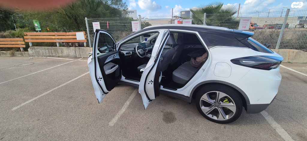 מודעת רכב ג׳ילי Geometry C