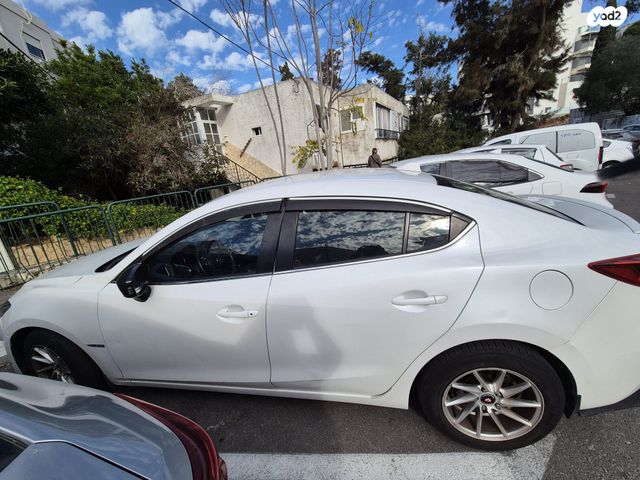 מודעת רכב מאזדה 3