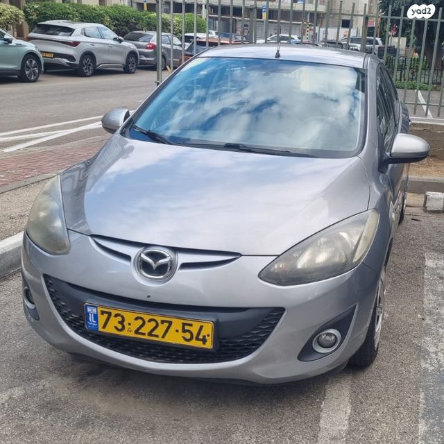 מודעת רכב מאזדה 2