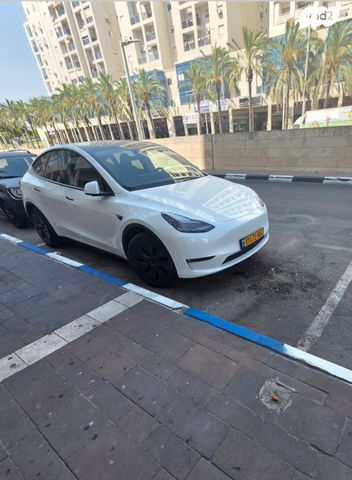 מודעת רכב טסלה מודל Y