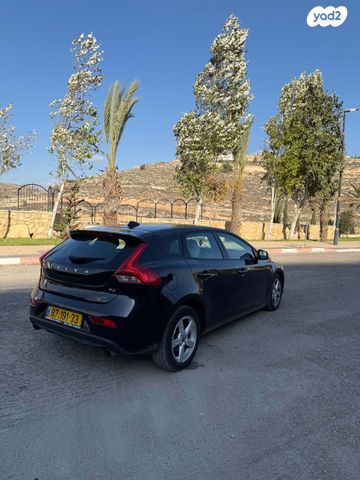 וולוו V40