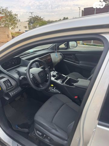 מודעת רכב טויוטה bZ4X