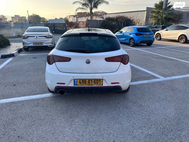 אלפא רומיאו ג'ולייטה