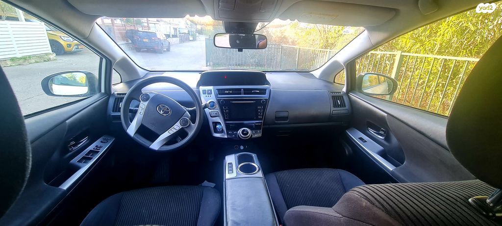 טויוטה פריוס פלוס