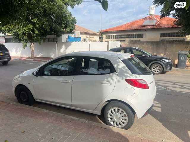 מודעת רכב מאזדה 2