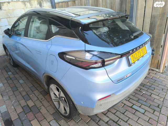 מודעת רכב ג׳ילי Geometry C