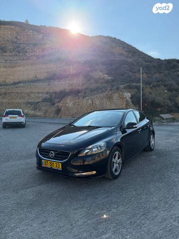 וולוו V40