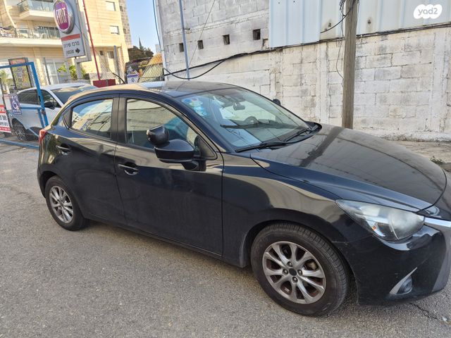 מודעת רכב מאזדה 2