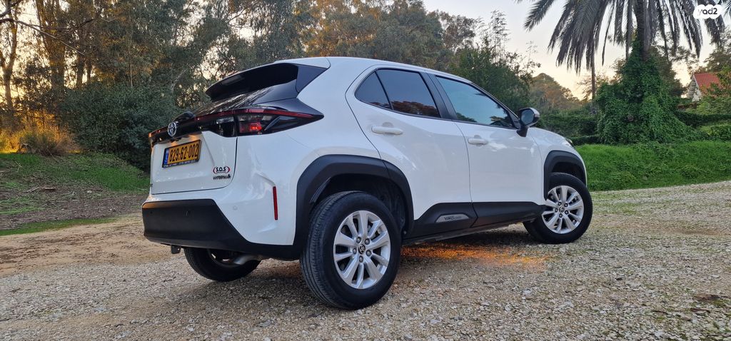 טויוטה יאריס קרוס