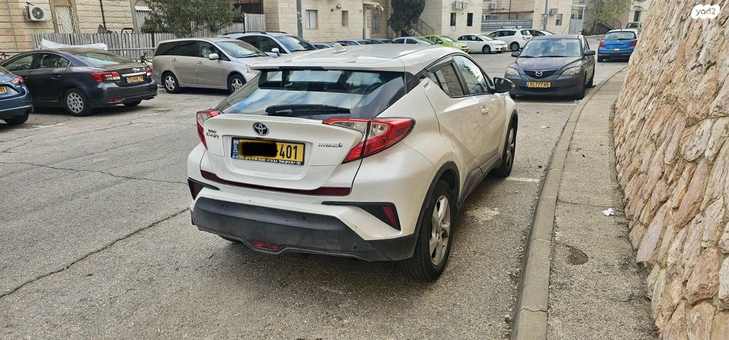 מודעת רכב טויוטה C-HR