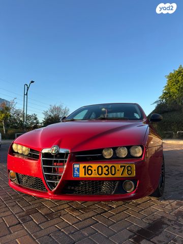 מודעת רכב אלפא רומיאו 159