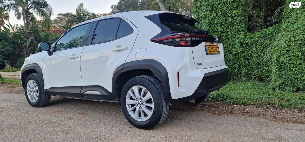 טויוטה יאריס קרוס