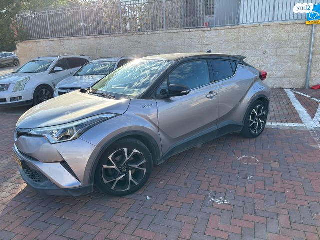 מודעת רכב טויוטה C-HR