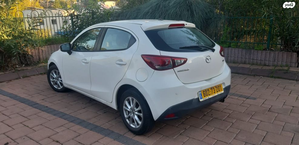 מודעת רכב מאזדה 2