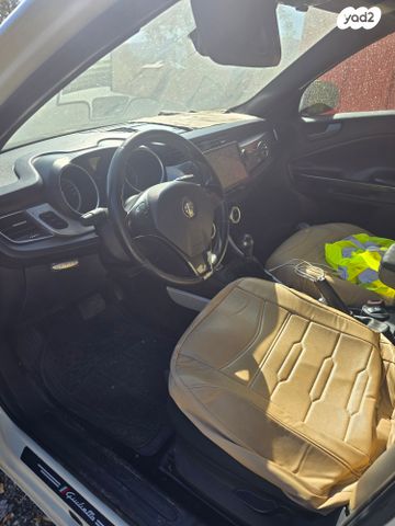 אלפא רומיאו ג'ולייטה