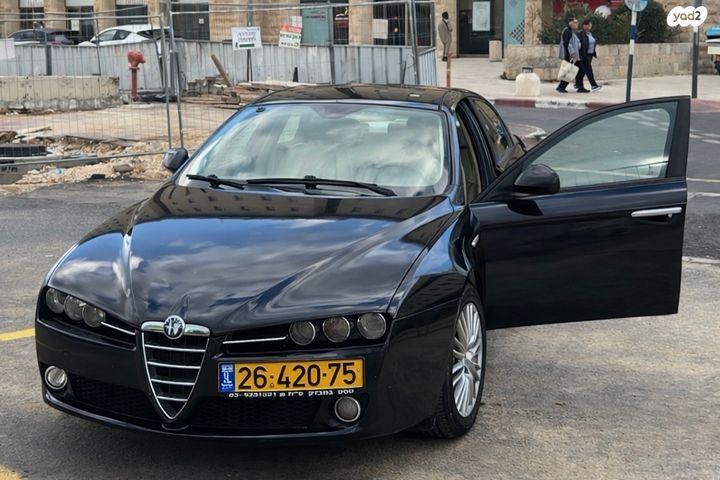 מודעת רכב אלפא רומיאו 159