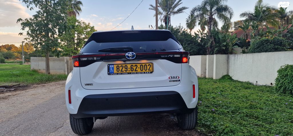 טויוטה יאריס קרוס