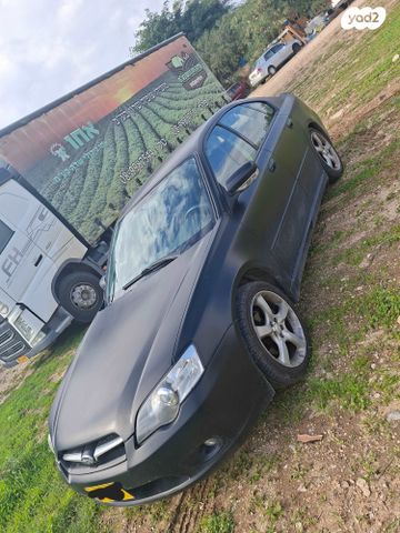 סובארו B4/לגאסי