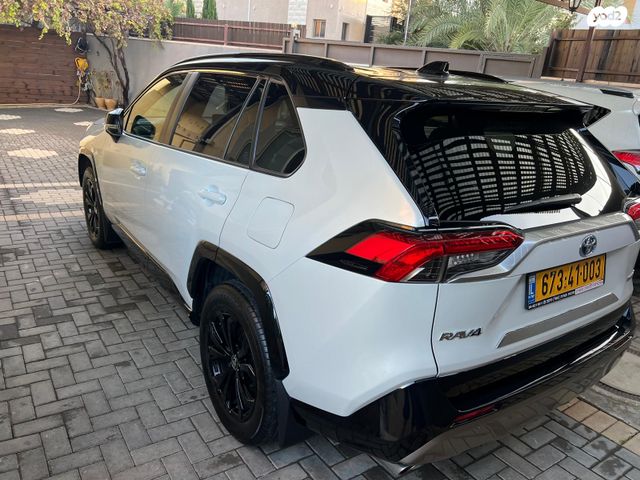 טויוטה RAV4