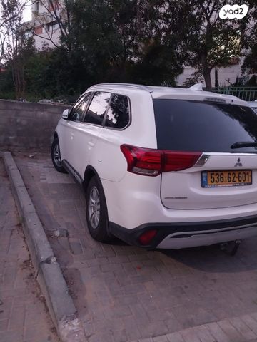 מיצובישי אאוטלנדר