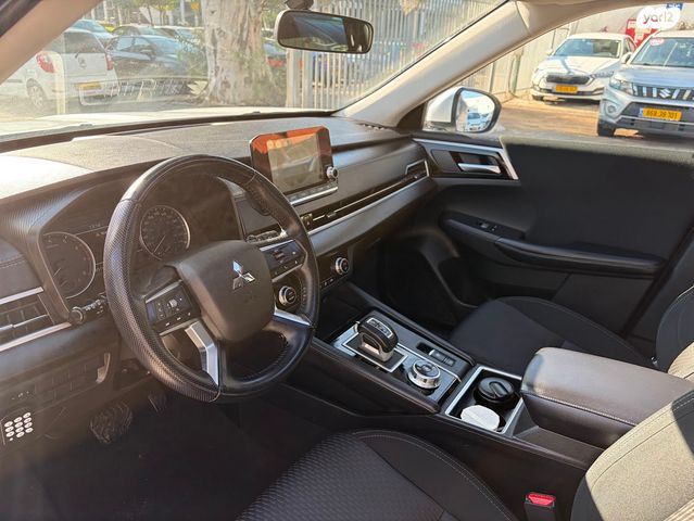 מיצובישי אאוטלנדר