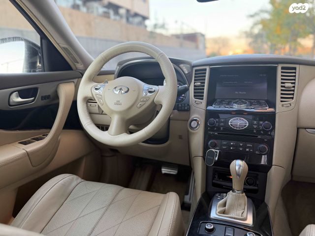 אינפיניטי QX70