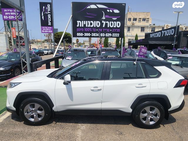 טויוטה RAV4