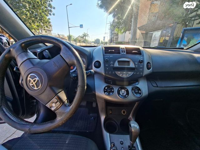 טויוטה RAV4