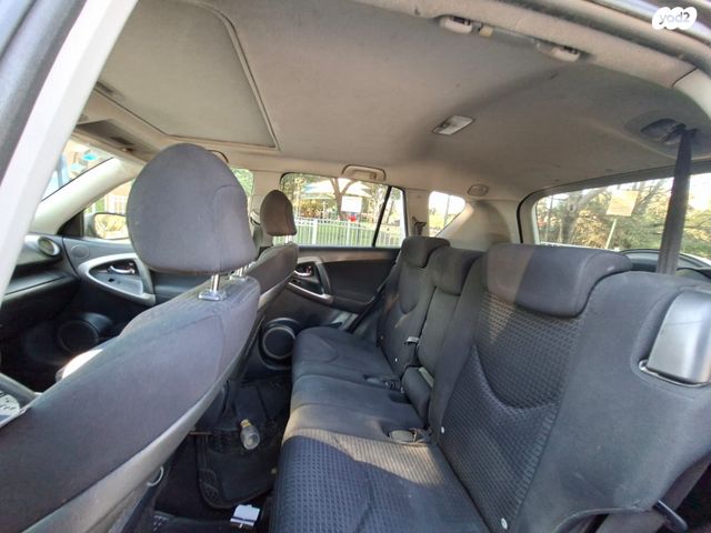 טויוטה RAV4