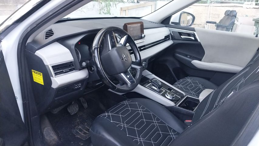 מיצובישי אאוטלנדר