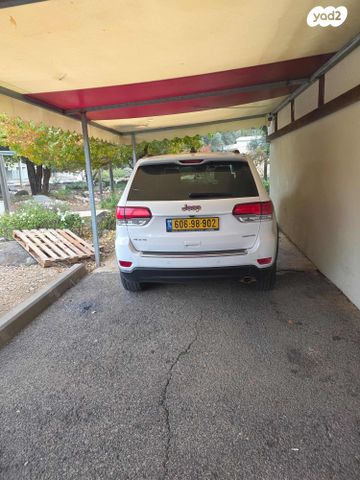 מודעת רכב ג'יפ גרנד צ'ירוקי