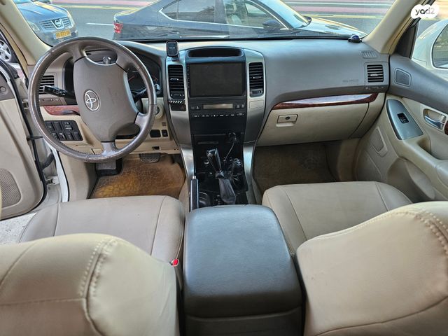 טויוטה לנד קרוזר