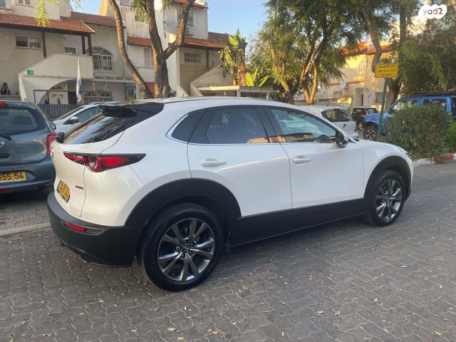 מודעת רכב מאזדה CX-30